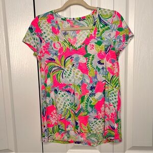 Lilly Pulitzer Pineapple Turtle Etta V Neck Cotton Short Sleeve Top Size XS